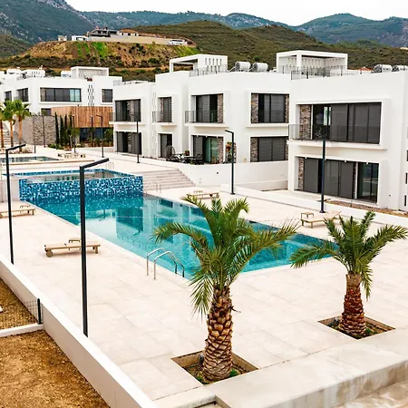 Mediterra Jade Flat By Holidaykeys شقة كيرينيا